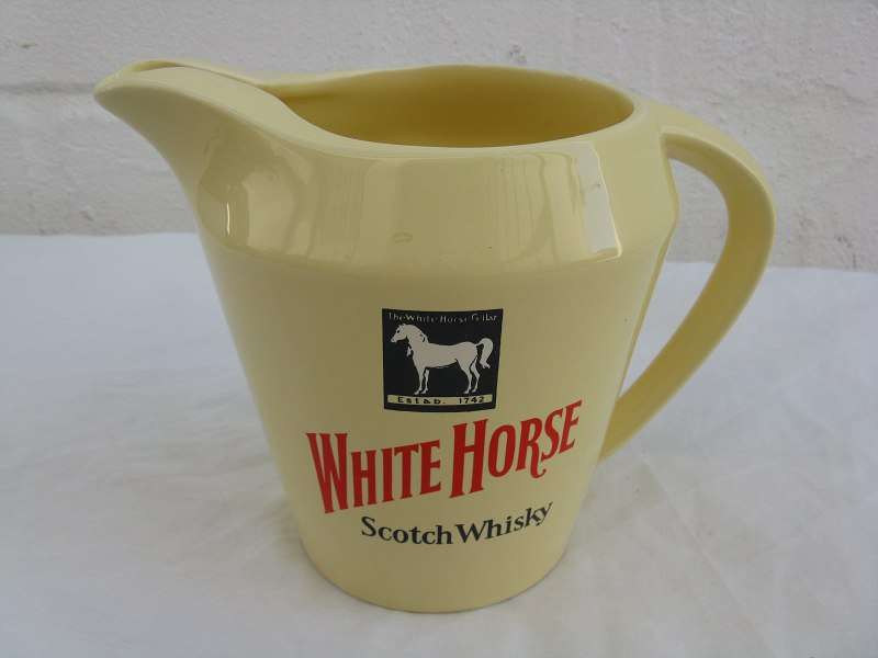 WADE ENGLAND WHITE HORSE SCOTCH WHISKY WATER JUG. H 13.7cm.