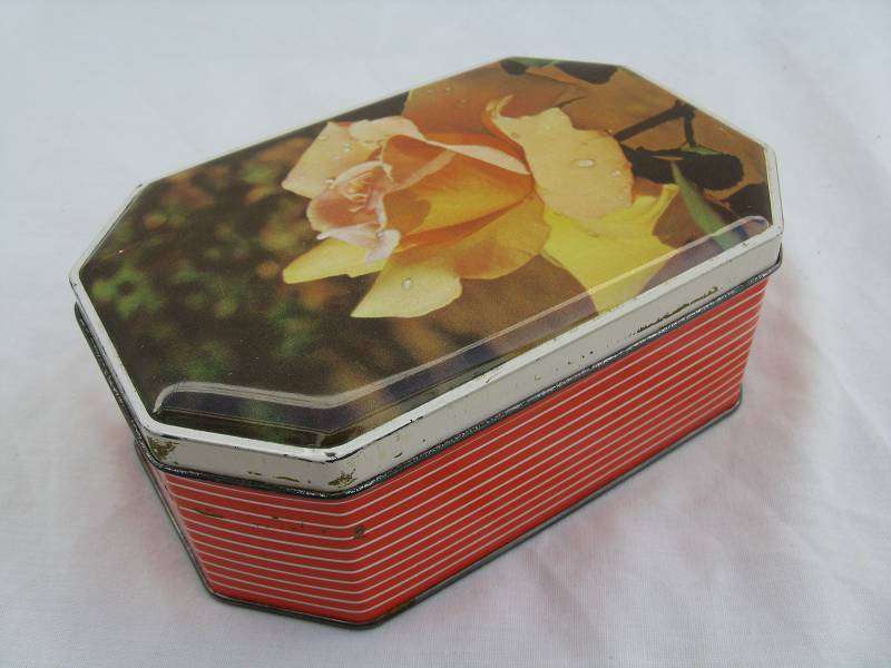 SUNRISE TOFFEES, MANUFACTURED BY HUMPHRIES LTD, SUNRISE CIRCLE, N'DABENI, CAPE. L 14.7cm x W 9.5cm.