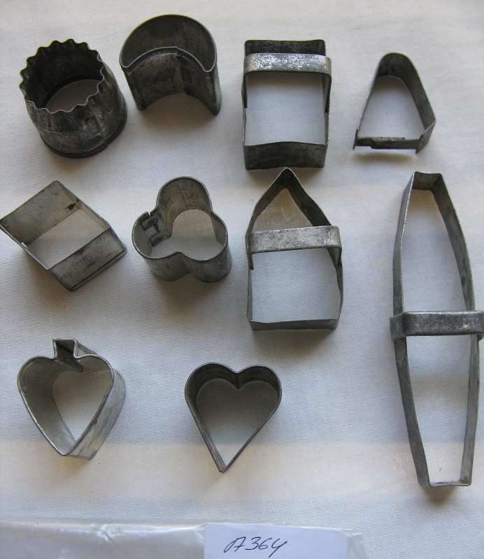VINTAGE COOKIE CUTTERS COMBO. 10 UNITS. H = +/- 3cm.