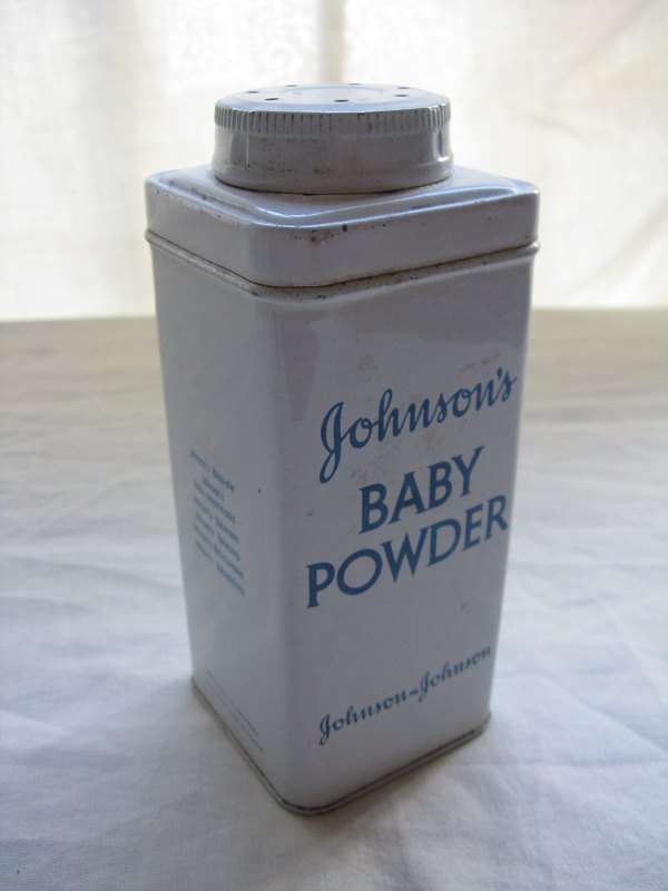 VINTAGE JOHNSON'S BABY POWDER/BABA-POEIER METAL BOTTLE. H 15cm.