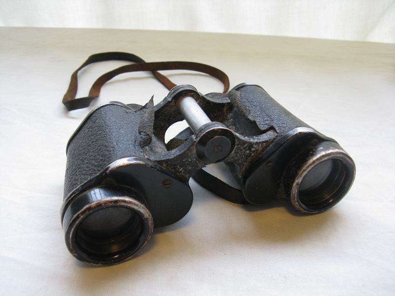 OIGEE MADE IN GERMANY MILMAR 8X30 BINOCULARS. L 10cm x W 15.3cm.