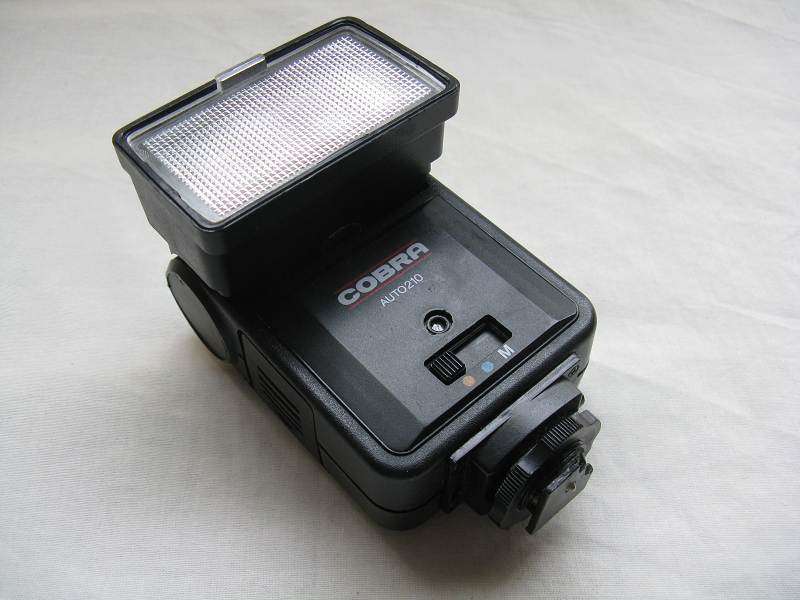 COBRA AUTO 210 FLASH. SOLD AS PARTS ONLY. UNTESTED.
