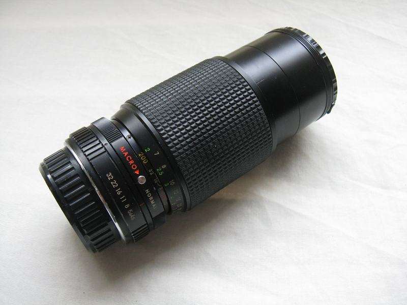 SICOR-XL MC AUTO TELE ZOOM MACRO 1:45 80~200mm MADE IN JAPAN. L 15.4cm WHEN FOLDED.