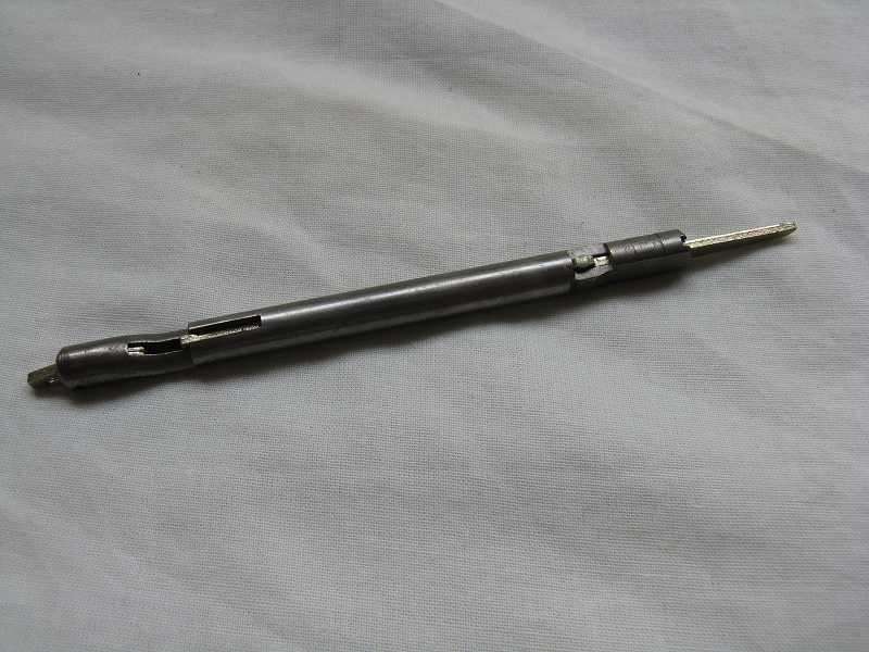 VINTAGE RECORD STACK HOLDER FOR RECORD PLAYER. L 12.5cm.