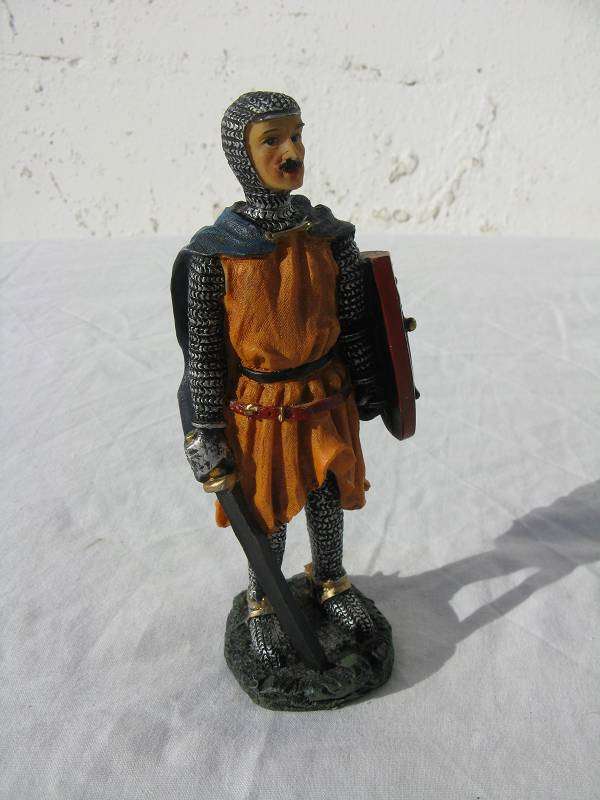 MEDI-EVIL KNIGHT WITH SWORD & SHIELD. H 15.5cm.