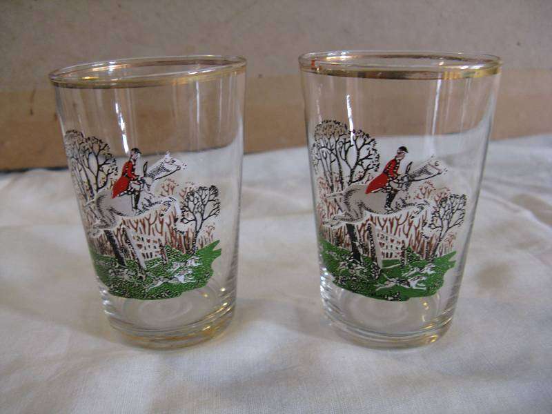 HORSE JUMPING TOT GLASSES. H 8cm.