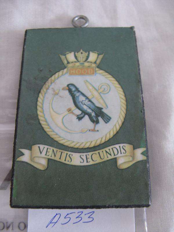 HMS HOOD - VENTIS SECUNDIS/WITH FAVOURABLE WINDS. L 7.2cm x W 4.6cm.