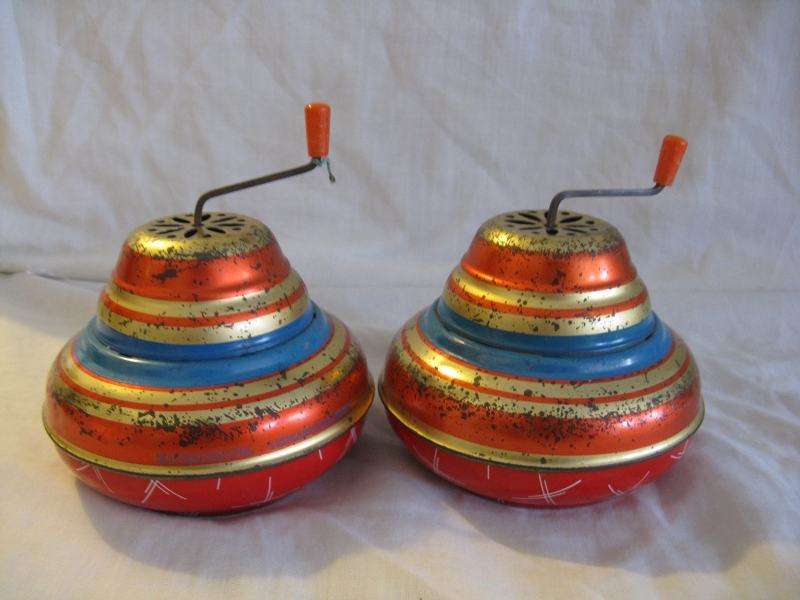 MADE IN W.GERMANY BY LORENZ BOLZ ZIRNDORF VINTAGE TIN MUSICAL BOX TOY. 2 UNITS.