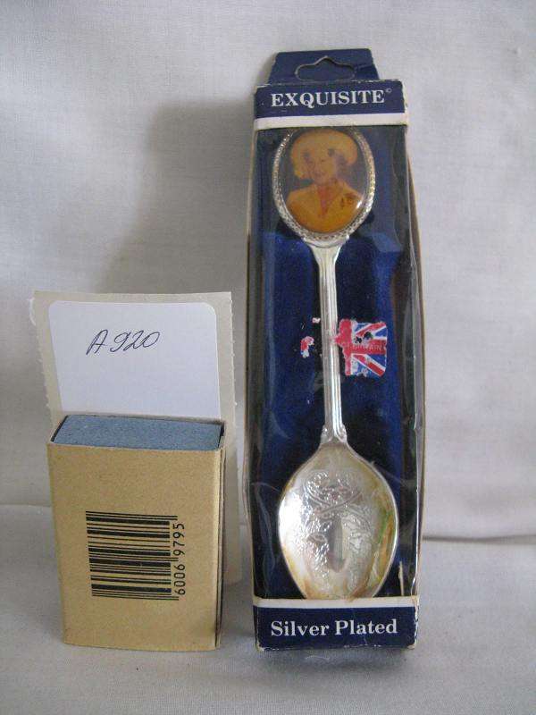 EXQUISITE QUEEN MOTHER SILVER PLATED SOUVENIR SPOON.