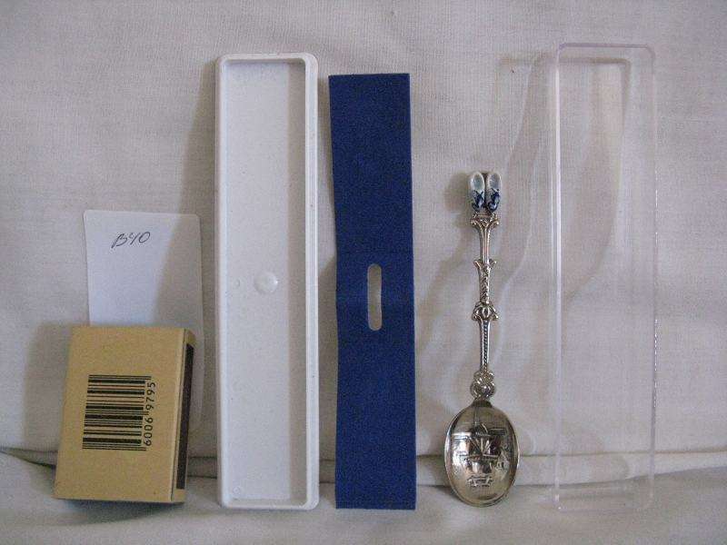 HOLLAND "STYLE" SOUVENIR SPOON.