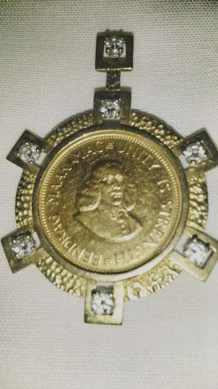 GOLD Coin R2  1975
