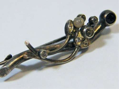 Vintage sterling silver brooch with cubic zirconias - weighs 2.6g - as per photo