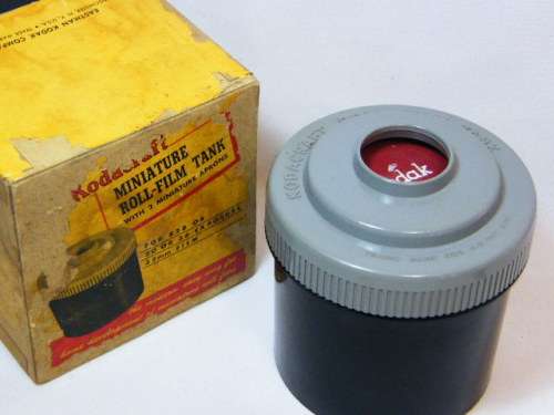 Vintage Kodacraft miniature Roll-film tank with 2 miniature aprons in original box - as per photo