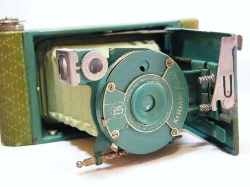 Kodak Petite green 127 film fold out camera (1929-1933) excellent condition
