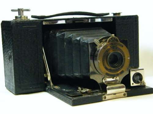 Vintage Kodak number 2 folding pocket Brownie - model B - film indicator cracked