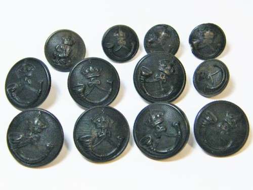 Lot of 12 British light infantry buttons made of horn