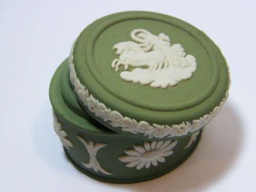 Vintage Wedgwood Jasperware small trinket holder with lid