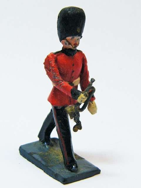British lead soldier marching band trumpeter