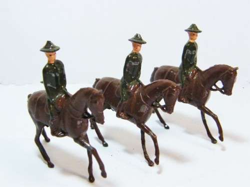 Lot of 3 WW2 British lead soldiers on horses