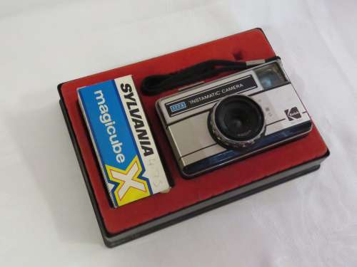 Kodak 177X Instamatic camera in case with flash cubes
