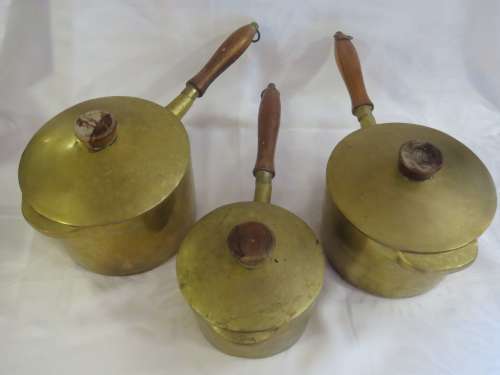 Lot of 3 vintage yellow brass pots with total weight of 16.1 kg