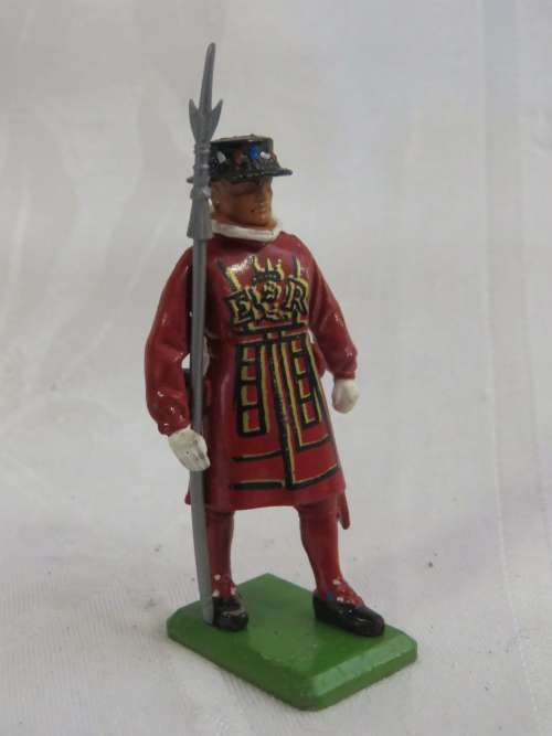 Britains Ltd. Beefeater lead soldier with plastic lance