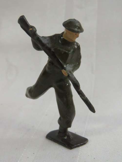 WW2 Britsih lead soldier stabbing rifle