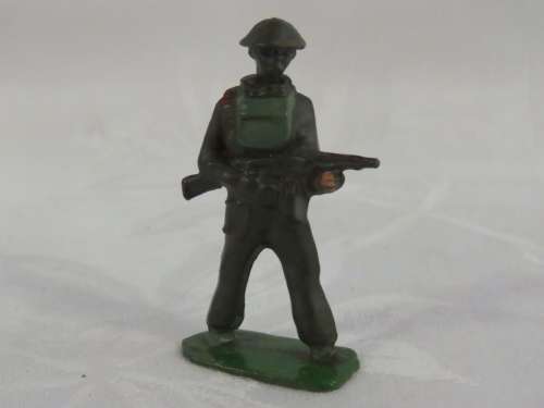 WW2 British lead soldier with Thompson submarine gun - loose head