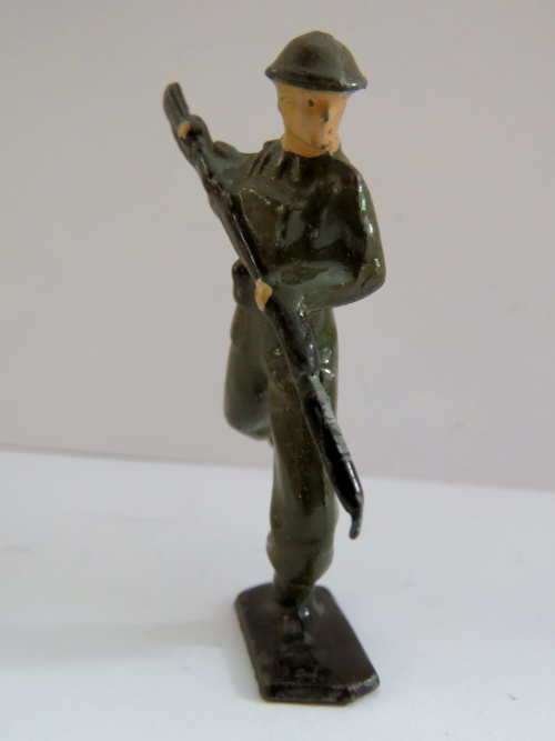 WW2 British lead soldiers stabbing rifle