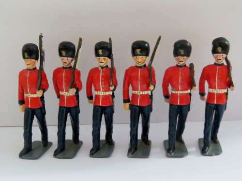 Lot of 6 British lead soldiers with broken rifles