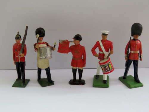 Lot of 5 British lead soldiers