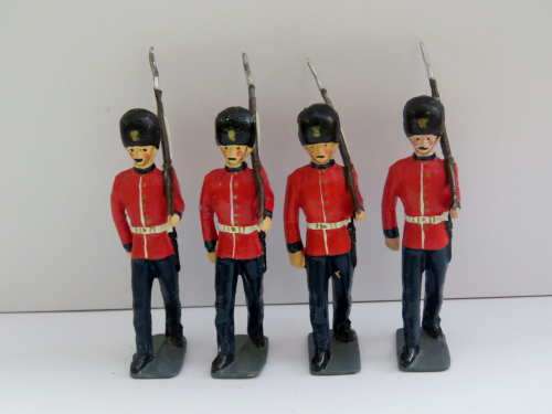 Set of 4 British lead soldiers - Guards marching with rifles