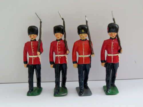 Set of 4 British lead soldiers - Guards marching with rifle