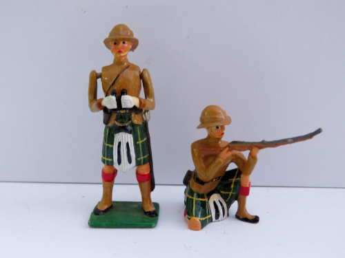 Lot of 2 Scottish lead soldiers - One with rifle and one with binoclars
