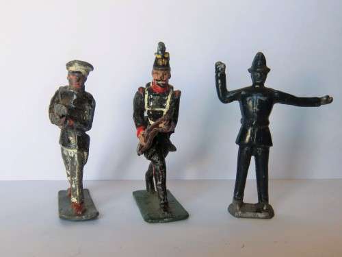 Lot of 3 vintage lead soldiers