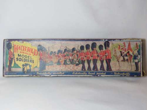Herald series of Model soldiers - Guardsman marching at the slope - In box