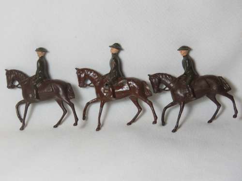 Lot of 3 WW2 British lead soldiers on horses
