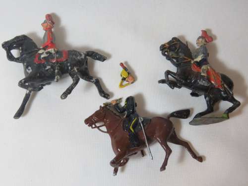 Lot of 3 vintage lead cavalry soldiers - broken