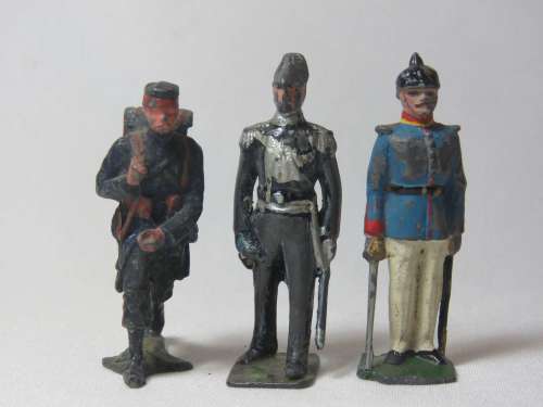 Lot of 3 lead toy soldiers