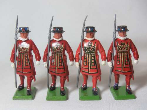 Set of 4 British Ltd Beefeater lead soldiers with with plastic lace