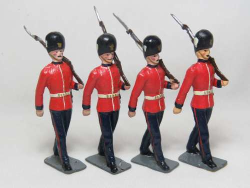 Set of 4 British lead soldiers - Guards marching with rifles