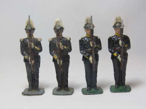 Set of 4 Vintage lead soldiers on attention with rifles