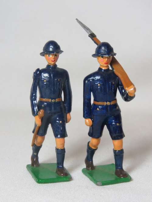 Lot of 2 vintage marching lead soldiers