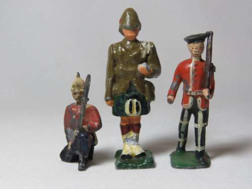 Lot of 3 vintage lead soldiers