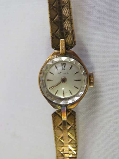 Vintage Nivada manual wind ladies watch - Working