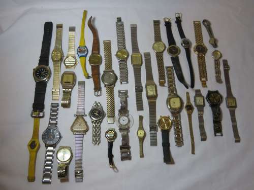 Lot of 30 broken Quartz watches for spares - Not working