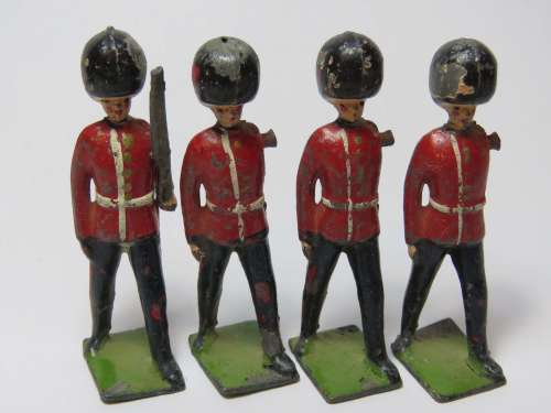 Lot of 4 vintage lead soldiers - Missing arms