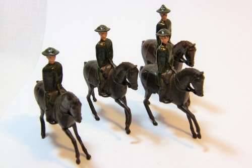 Lot of 4 British lead soldiers on horses