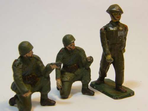 Lot of 3 vintage lead soldier