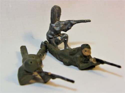 Vintage lot of 3 lead rifleman soldiers